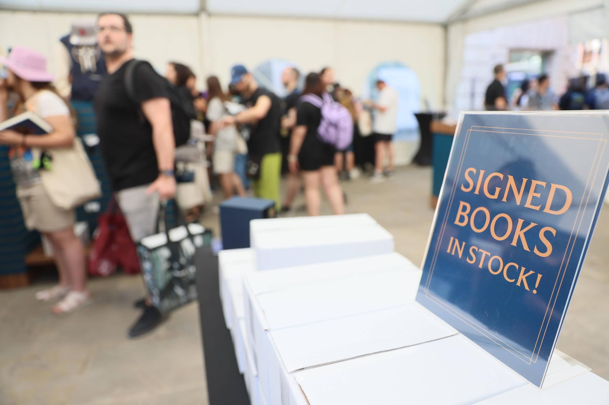EN IMÁGENES: El multitudinario recibimiento a Brandon Sanderson