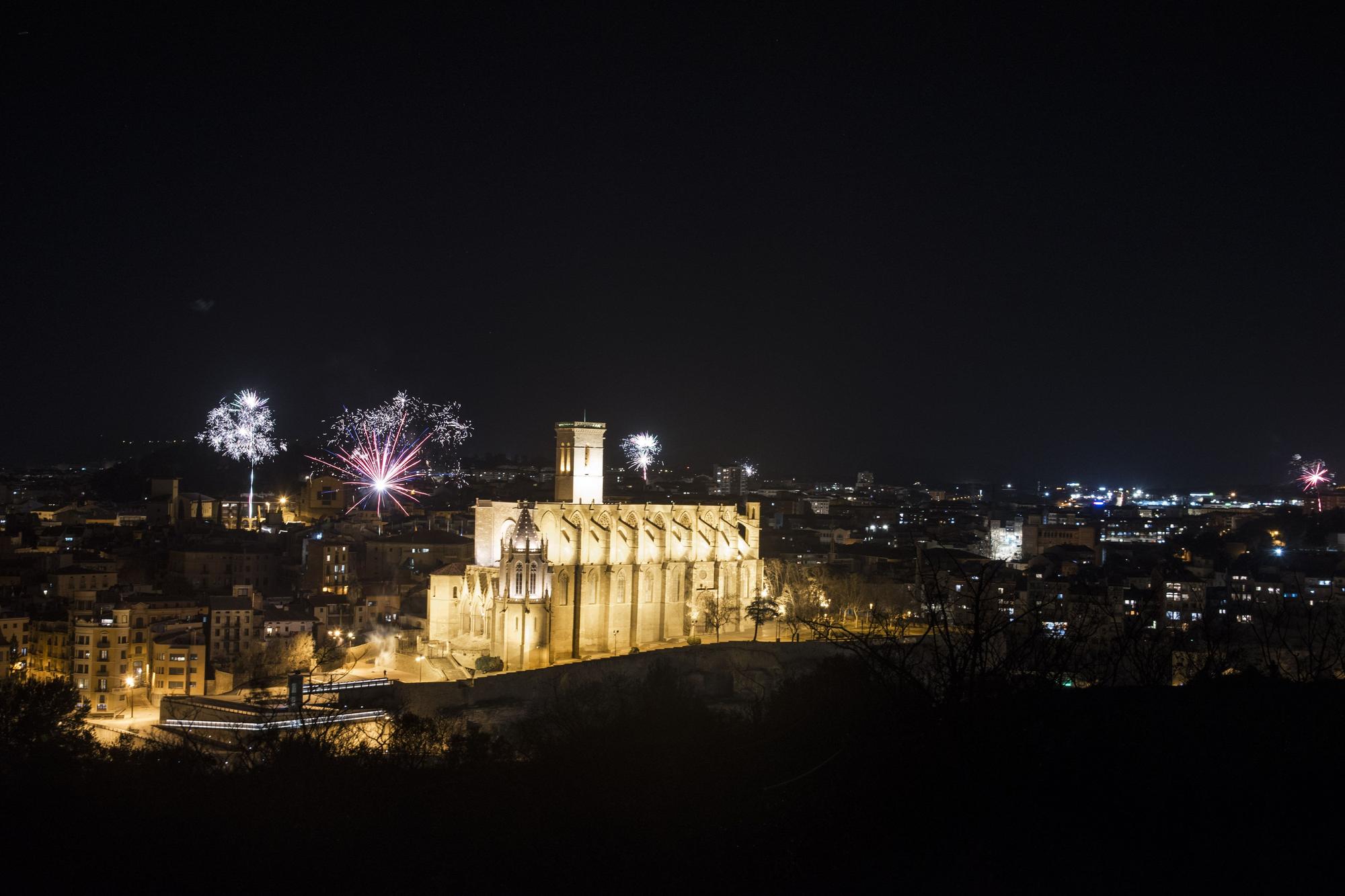 Dotze castells de focs tanquen la Llum 2022