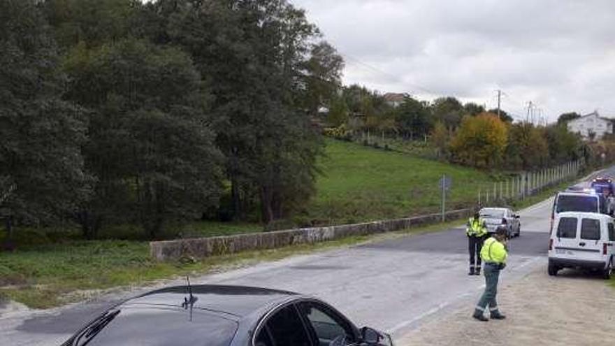 Una mujer fallece arrollada por un coche en Allariz mientras paseaba por el arcén