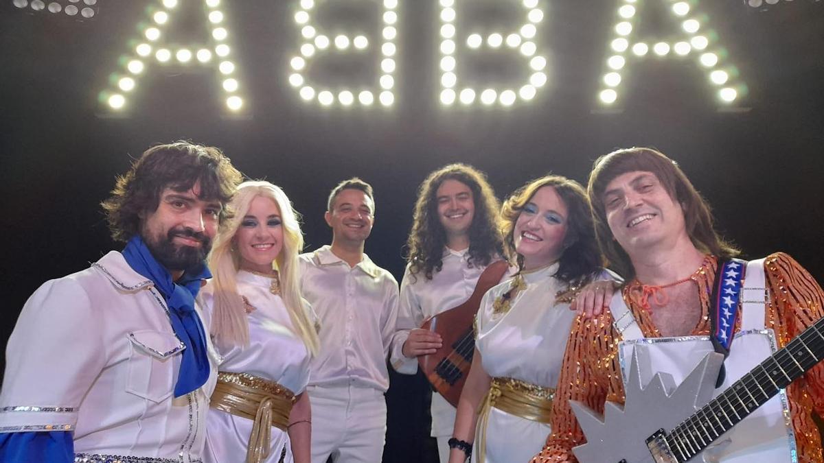 Raúl Gama, a la izquierda, en el musical de ABBA