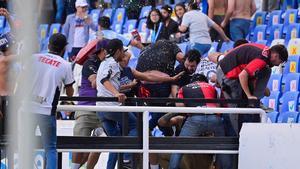 La pelea entre hinchas de Querétaro y de Atlas dejó 22 heridos