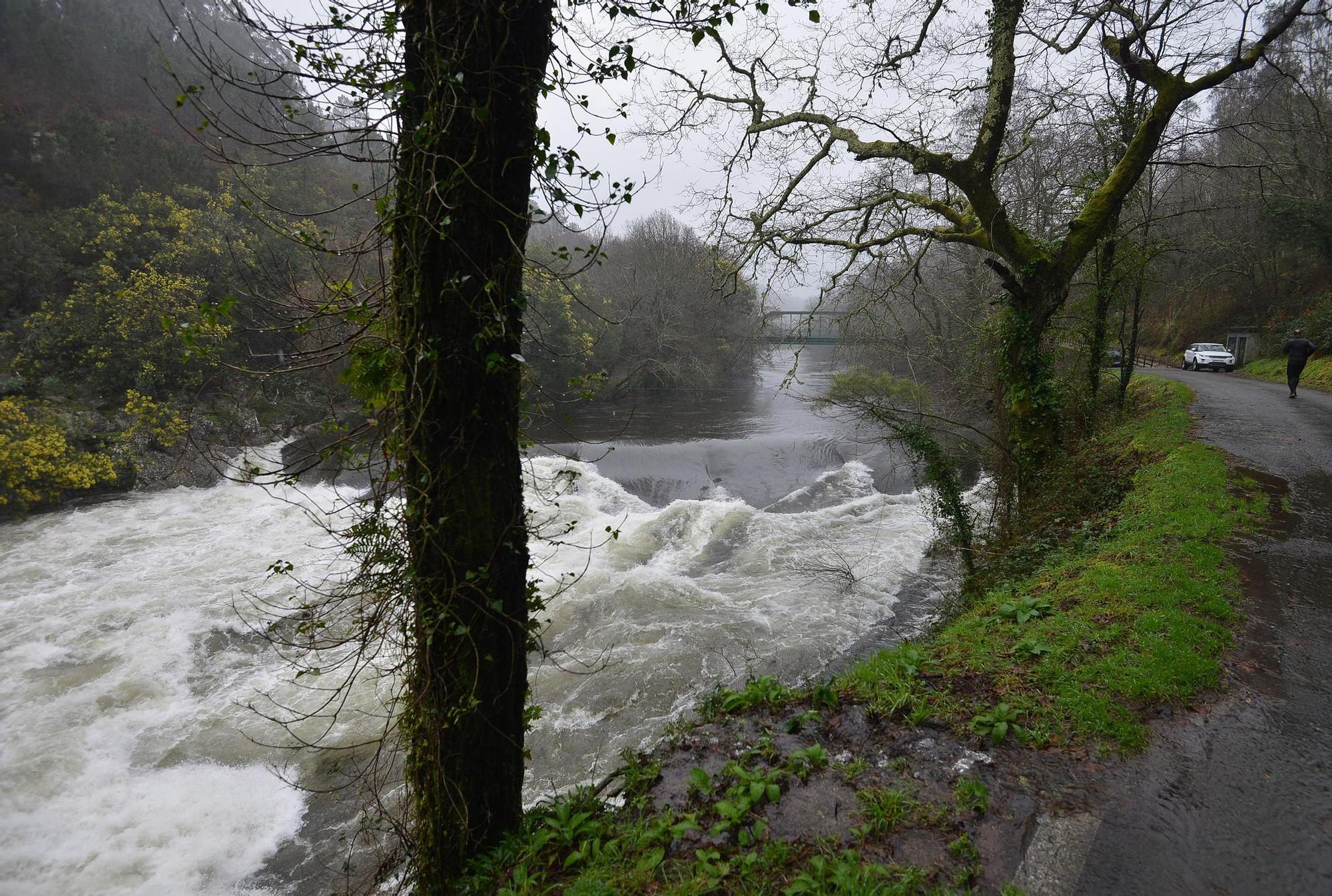 Las intensas lluvias dejan los ríos de Pontevedra con mucho caudal de agua