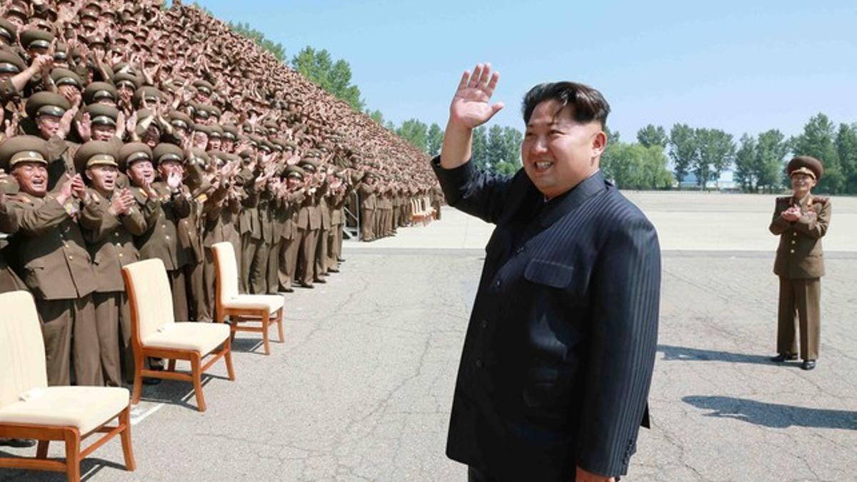 El líder de Corea del Norte, Kim Jong Un, este jueves durante una sesión de fotos.