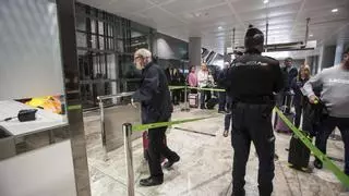 Detenido en el aeropuerto Elche-Alicante un nigeriano buscado desde hace medio año por estafa
