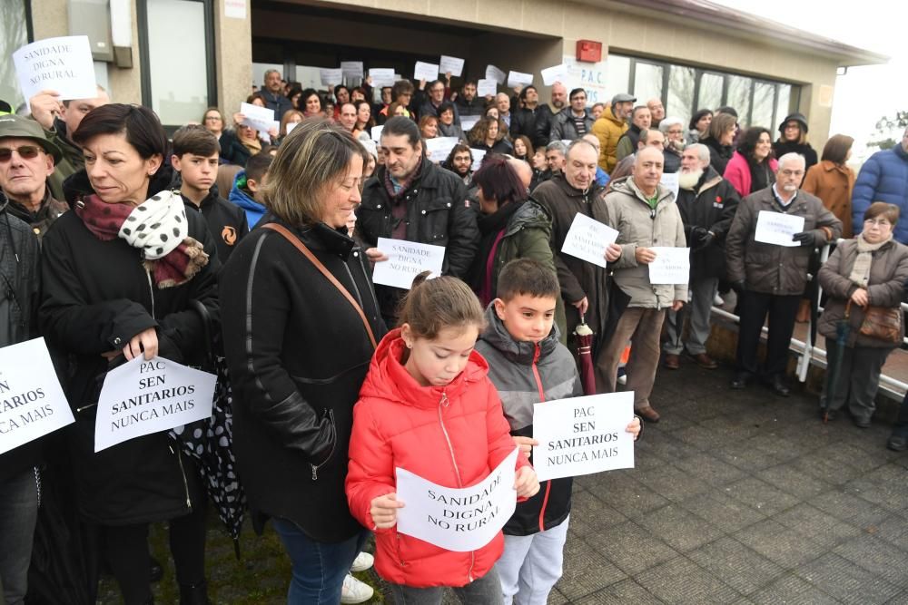 Protesta por el estado de la sanidad en Teixeiro