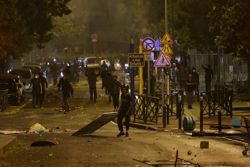 Manifestaciones violentas en Nanterre, Francia, después de que la policía matara a tiros a un joven de 17 años