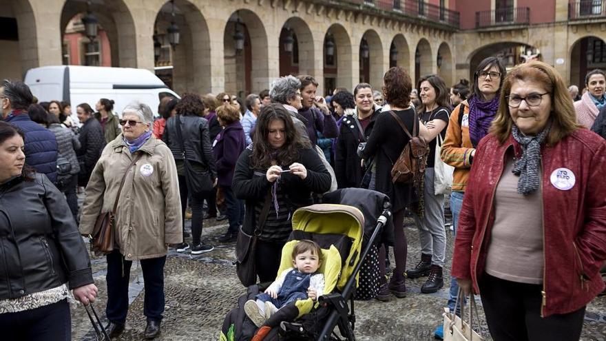 GIJÓN | Cientos de personas se manifiestan por derechos de la mujer y de refugiadas