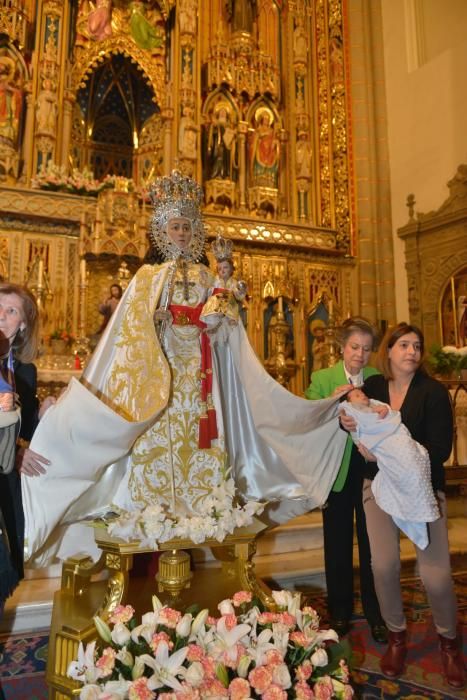 Los bebés, bajo el manto de la Fuensanta