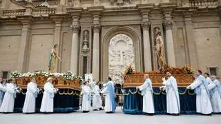 Cristo Resucitado se reencuentra con la Virgen en una plaza del Pilar abarrotada