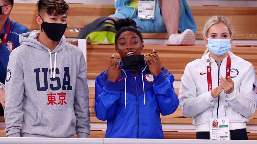 Biles se pone de nuevo ante los focos