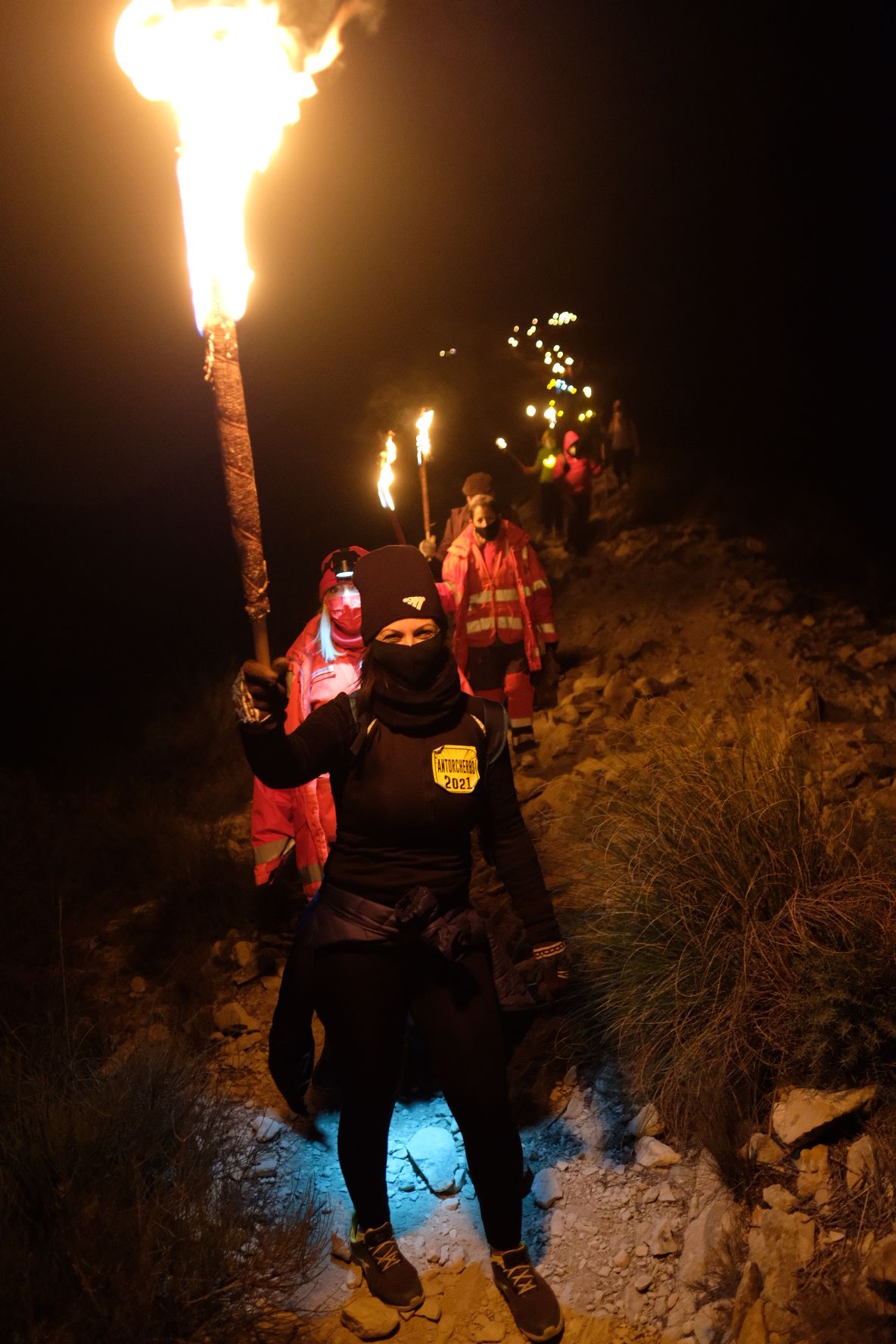 Bajada de antorchas del monte Bolón de Elda en la noche de Reyes