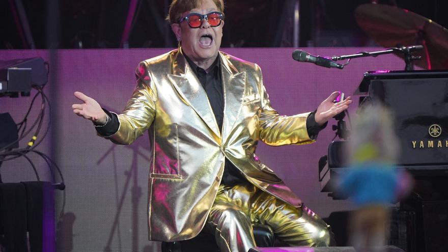 Elton John cierra Glastonbury con un concierto épico que podría poner fin a su carrera en los escenarios