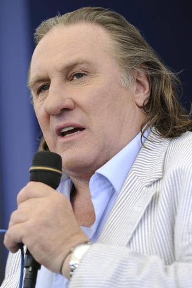 Un Gérard Depardieu ebrio se orina en un vuelo