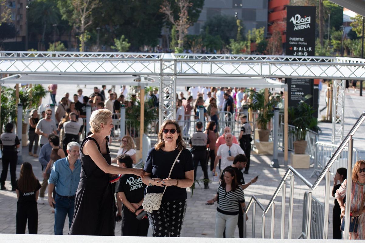 Público accediendo al nuevo Roig Arena.