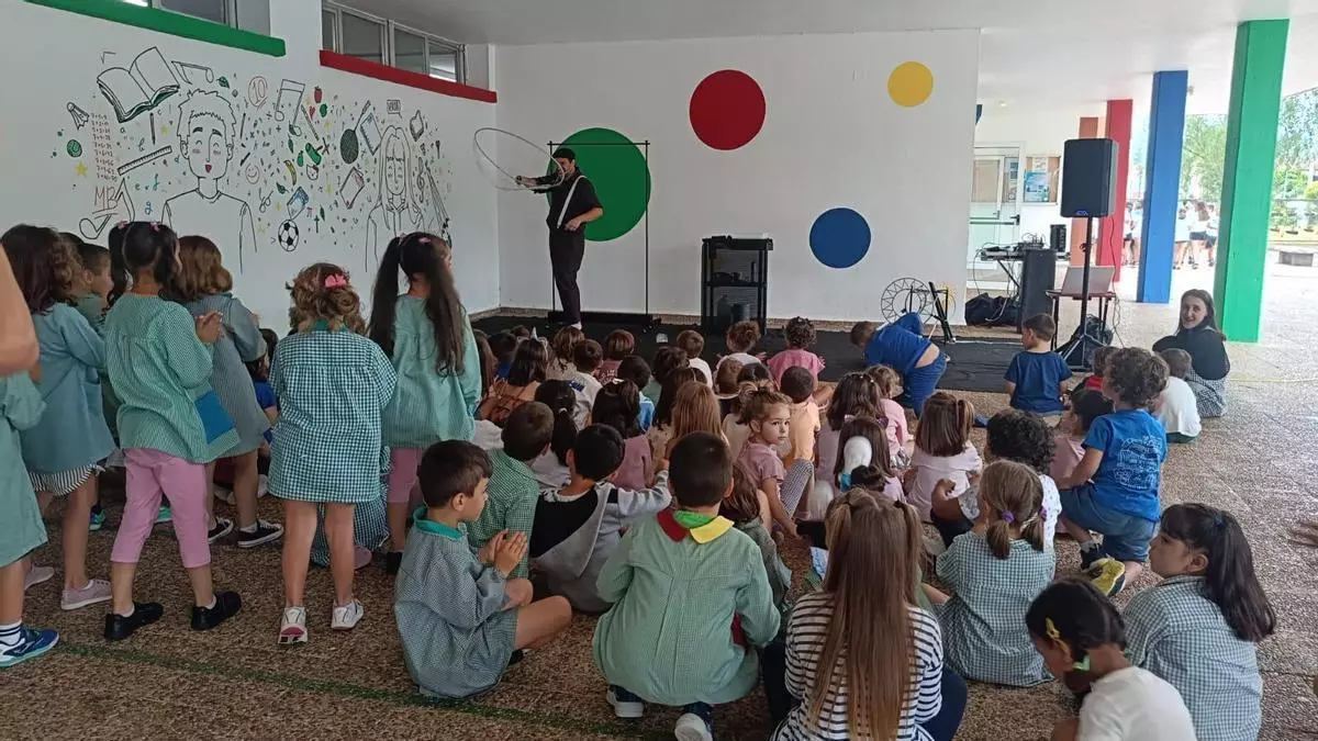 Los colegios de Villaviciosa celebraron el final del curso con juegos, música y actividades de convivencia