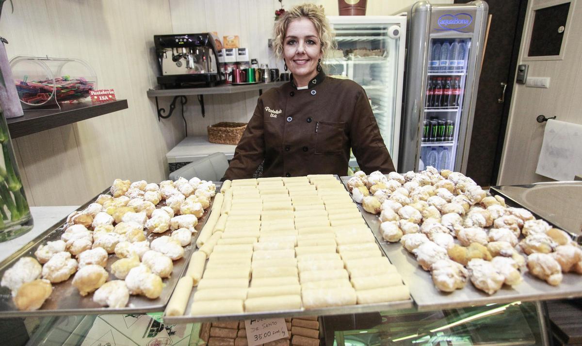 Noelia, nieta del fundador, en Pastelería Isa.