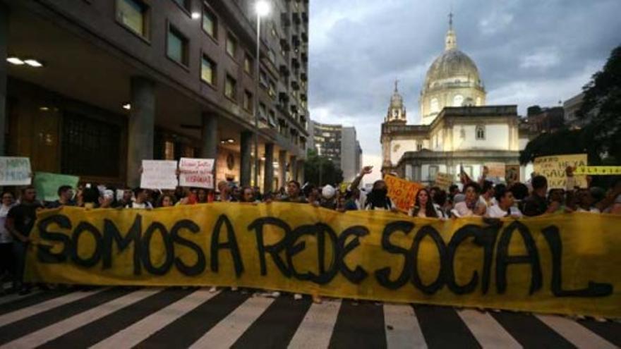 Miles de brasileños se echan a las calles