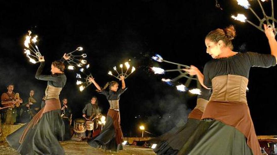 Súria clou la Fira Medieval amb un espectacle de foc i milers de visitants