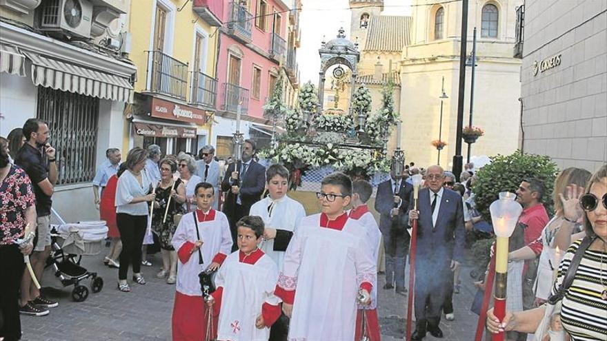 La procesión pone broche a los cultos del Corpus