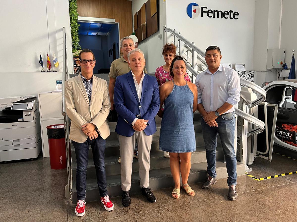 Representantes de Femete y de los sindicatos firmantes.