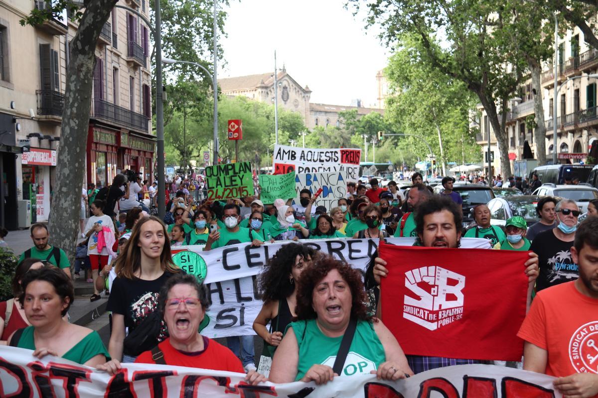 Manifestació a Barcelona contra l’«estafa» de la pujada de preus generalitzada: «Així no podem viure»