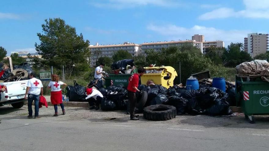 Recogen 1.820 kilos de basura en la Marina