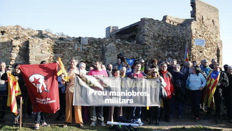 La pancarta que s&#039;ha desplegat al castell de sant Miquel