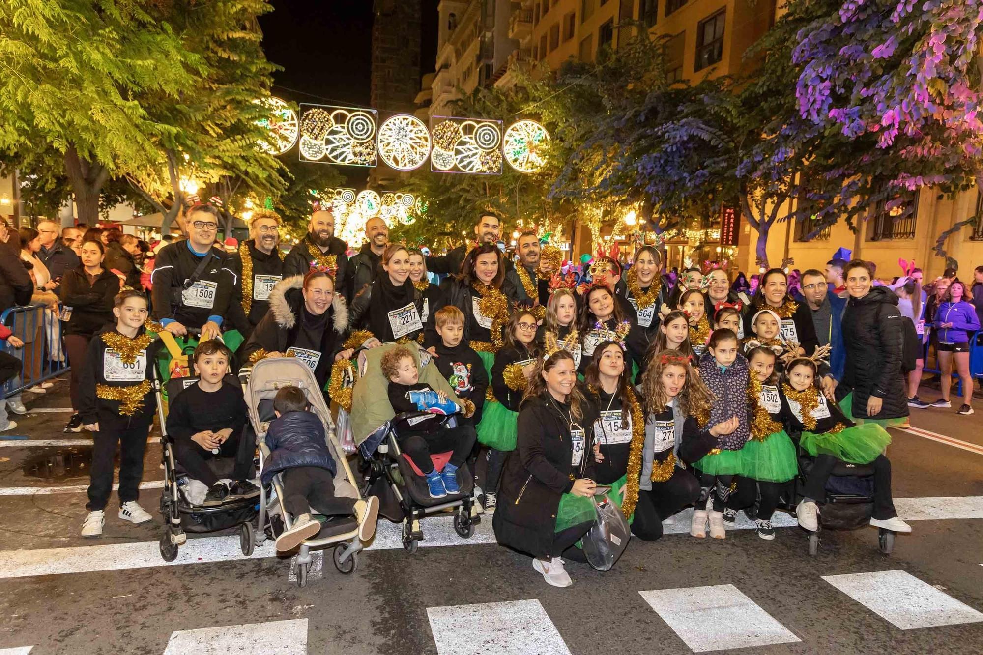 La San Silvestre de Alicante llena de colorido la ciudad