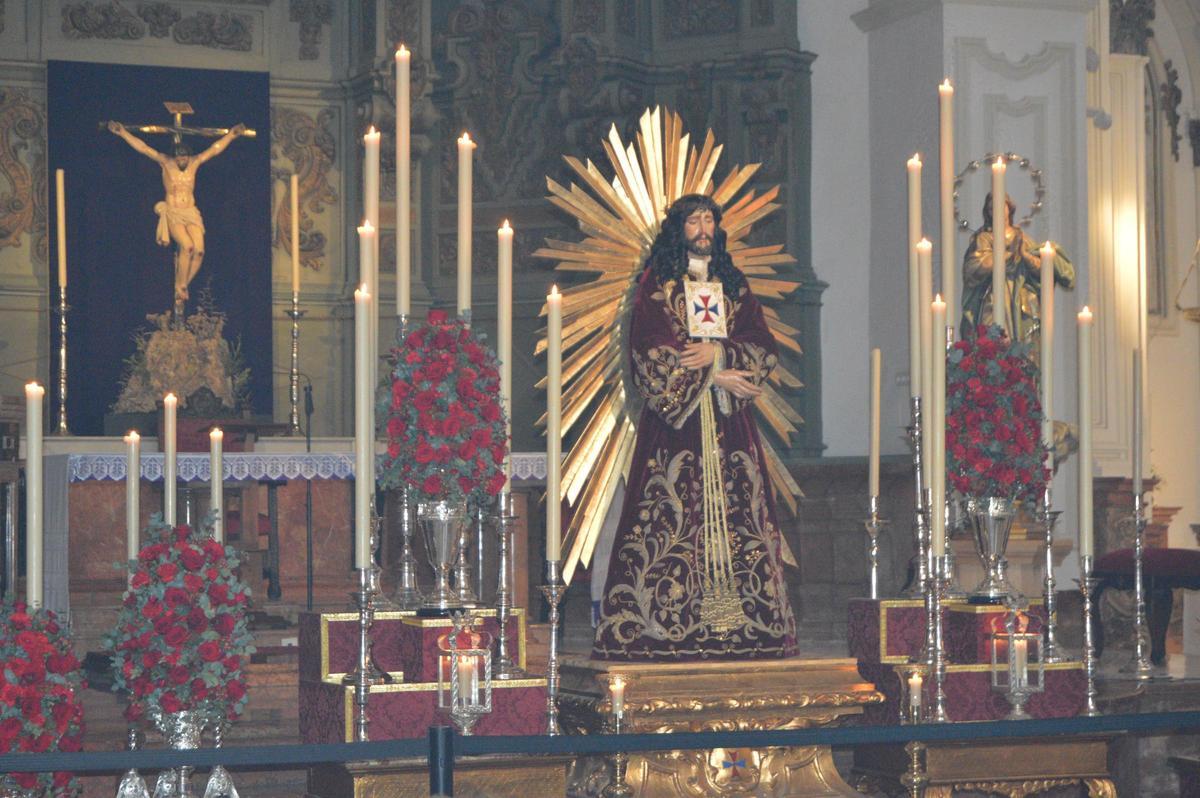 "Siempre se cumple uno": la fe de las tres monedas en el Cristo de Medinaceli