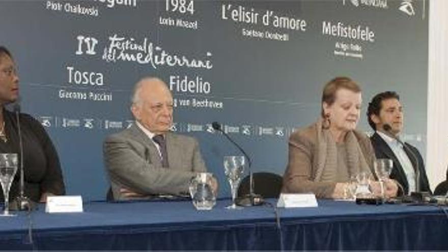 Indra Thomas, Lorin Maazel, Helga Schmidt, Jorge de León y Daniela Barcellona, ayer, en la presentación de &quot;Aida&quot;.