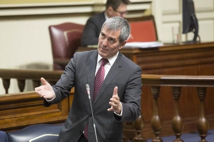 Delia Padrón parlamento de Canarias , presidente Fernando Clavijo CC . Santa Cruz de Tenerife