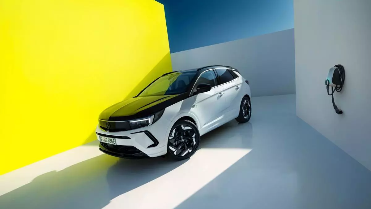 Opel amplía su gama deportiva con el Grandland GSe