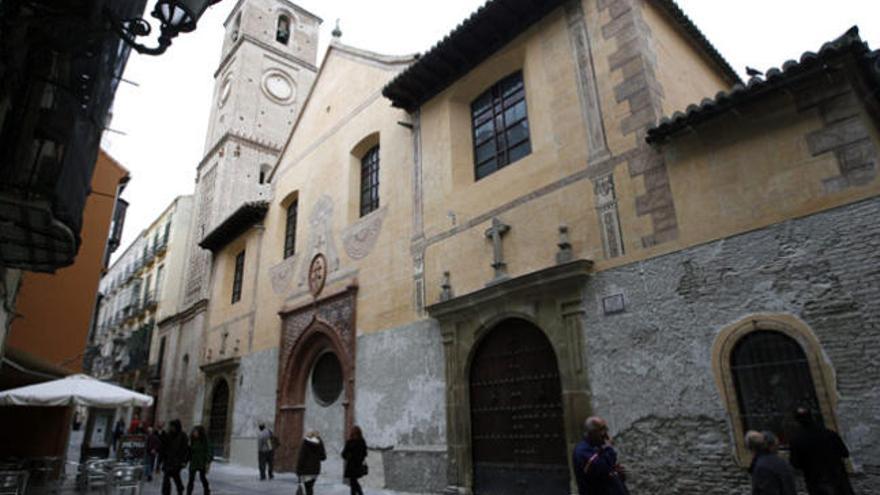 La fachada de la iglesia ha sido saneada para recuperarla.