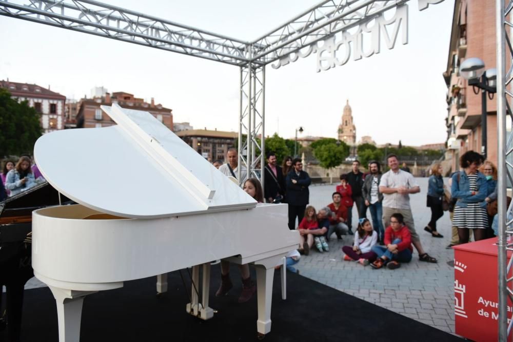 'Pianos en la calle' Paseo Escultor González Moreno