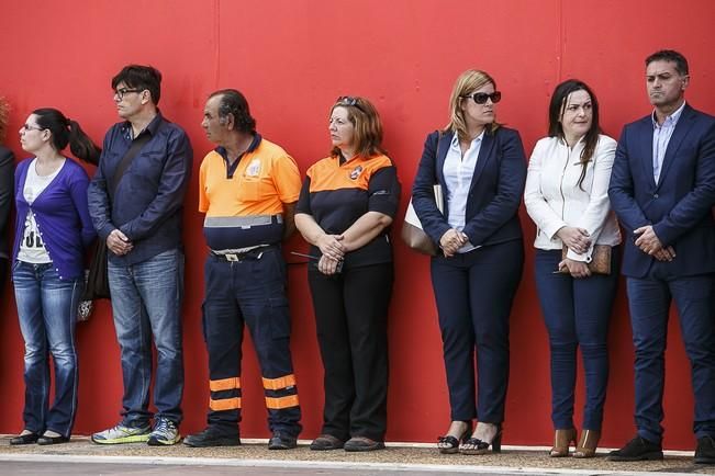 18/04/2016 SUCESOS derrumbe de la vivienda en los critianos donde fallecieron 7 personas  acto homenaje a las victimas   con un minuto de silencio en la plaza del pecador con  autoridades municipales colaboradores en el desescombro  familiares de las víctimas  y vecinos de los cristianos