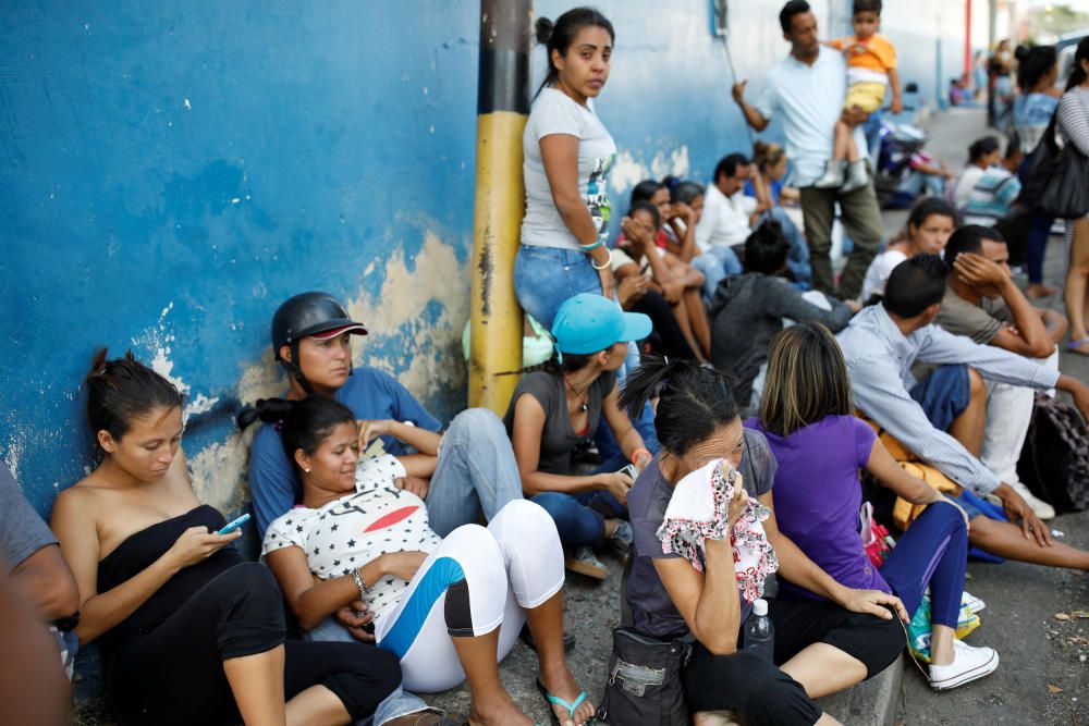 Al menos 68 muertos por un incendio en una comisaría de Venezuela