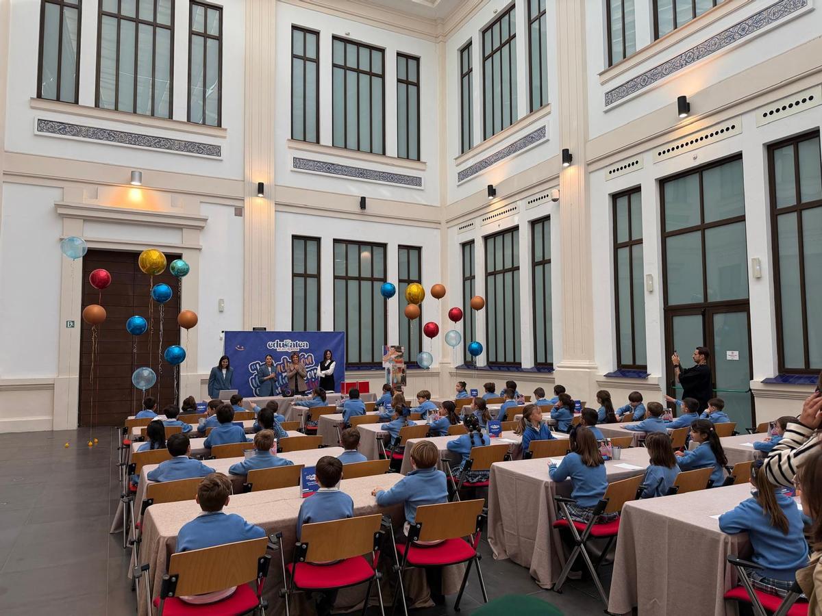 Jornadas de Edukatea para formar a escolares sobre el autismo en el Museo del Automóvil de Málaga.