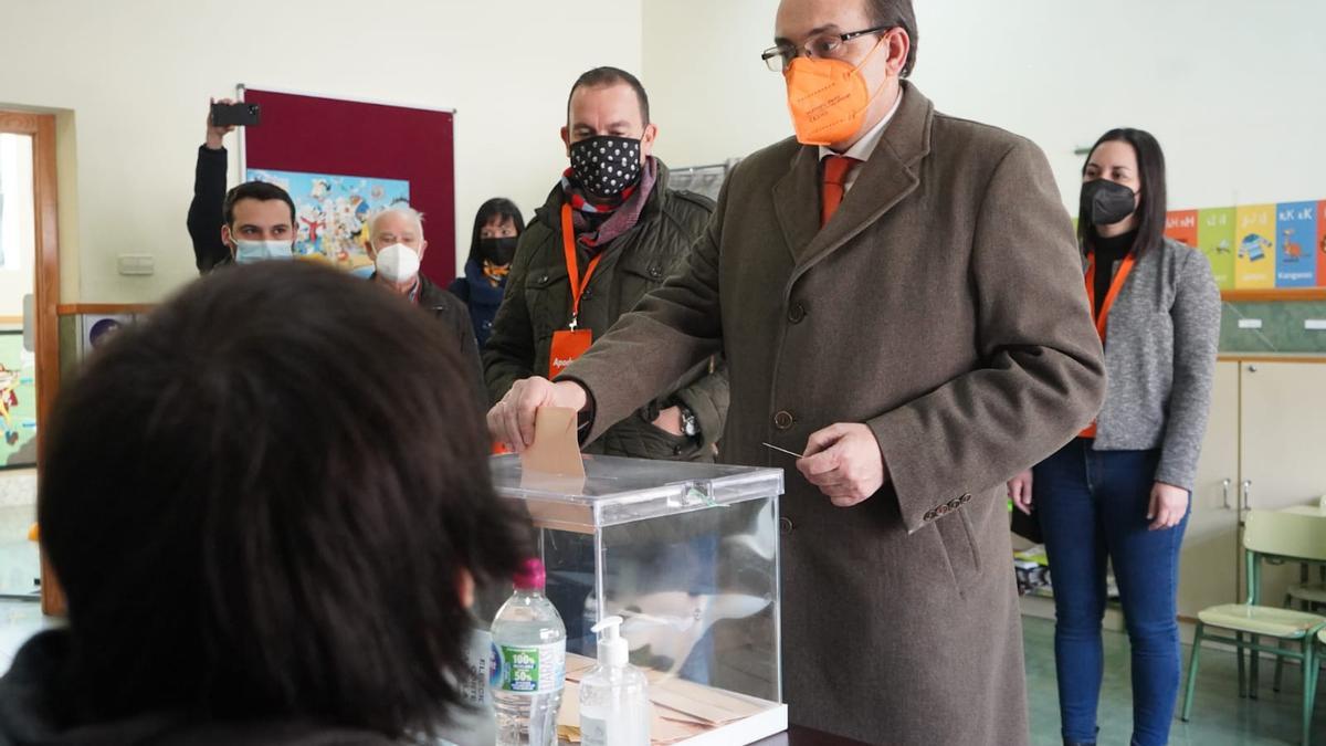 Alfonso Martín Carretero ejerce su derecho al voto