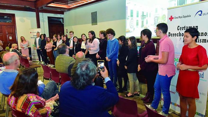 Los premiados en el &#039;III Taller de Derechos Humanos y Periodismo&#039;, ayer, en el Colegio de Abogados de la capital grancanaria.