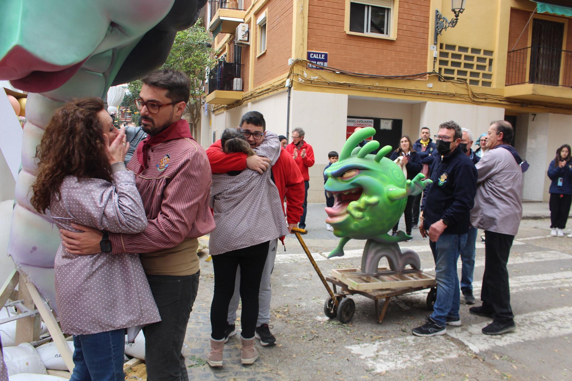 Desolación y solidaridad en la falla Manuel Candela-Av. Puerto