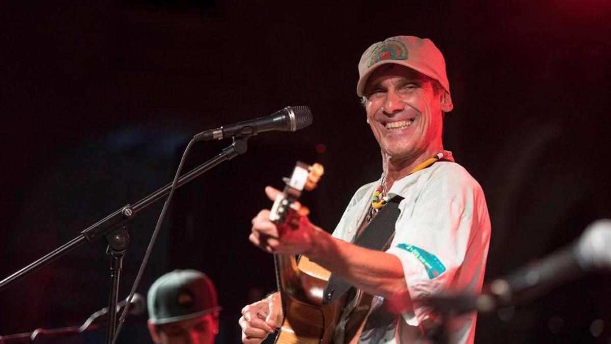 Manu Chao, en un concierto en Menorca.   | // DAVID ARQUIMBAU