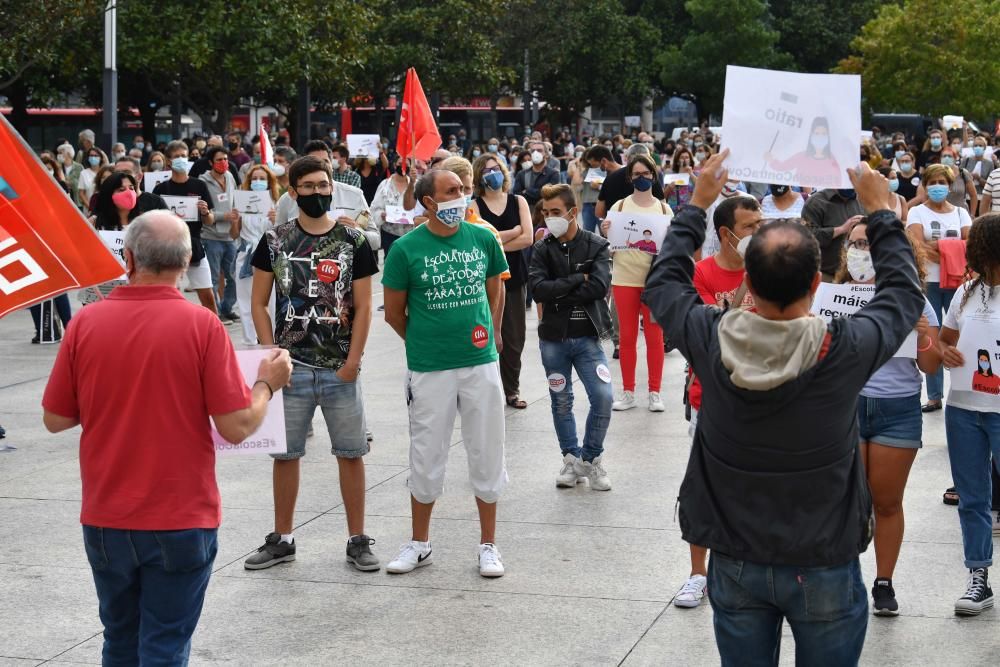 Manifestación educación en la plaza de Pontevedra