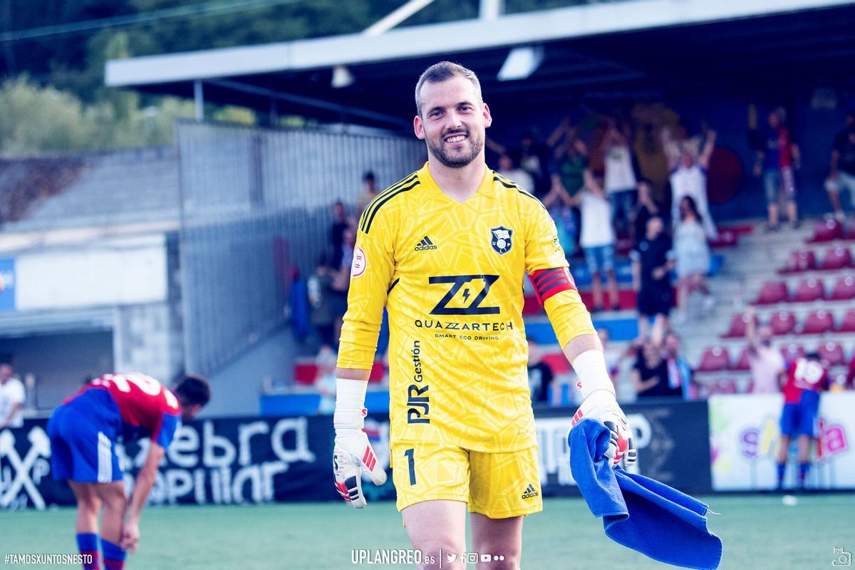 Adrián Torre, portero del Unión Popular de Langreo. FUTBOL