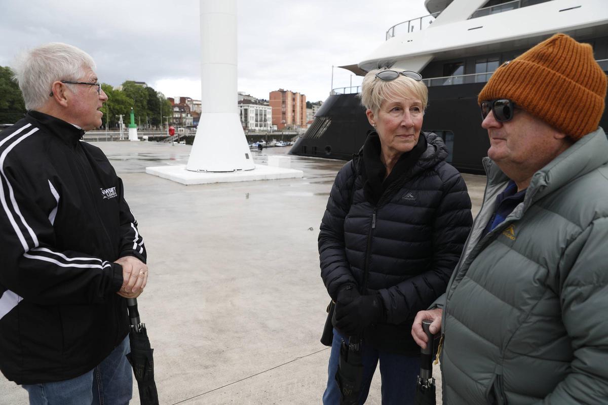 EN IMÁGENES: El Scenic Eclipse ya está en Avilés y la ciudad se llena cruceristas en la primera escala de la temporada EN IMÁGENES: El Scenic Eclipse ya está en Avilés y la ciudad se llena cruceristas en la primera escala de la temporada
