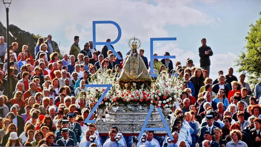 ‘Cáceres: come, reza, ama’ desata la polémica. «No es rancio», dice Nevado