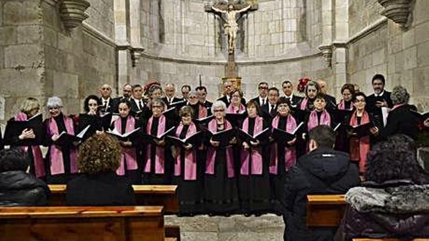 El coro Aures Cantibus, en un concierto ofrecido en la iglesia de La Horta.