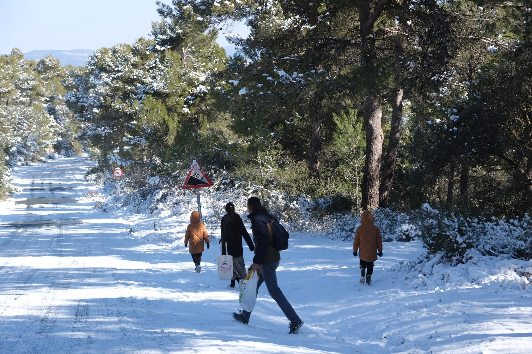 La nieve cubre de blanco el Xorret de Catí