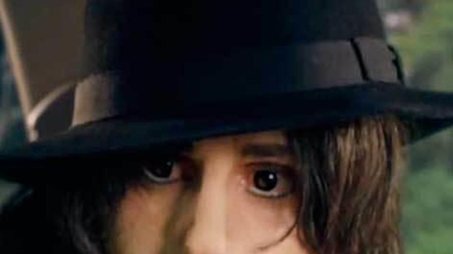 Joseph Fiennes como Michael Jackson.