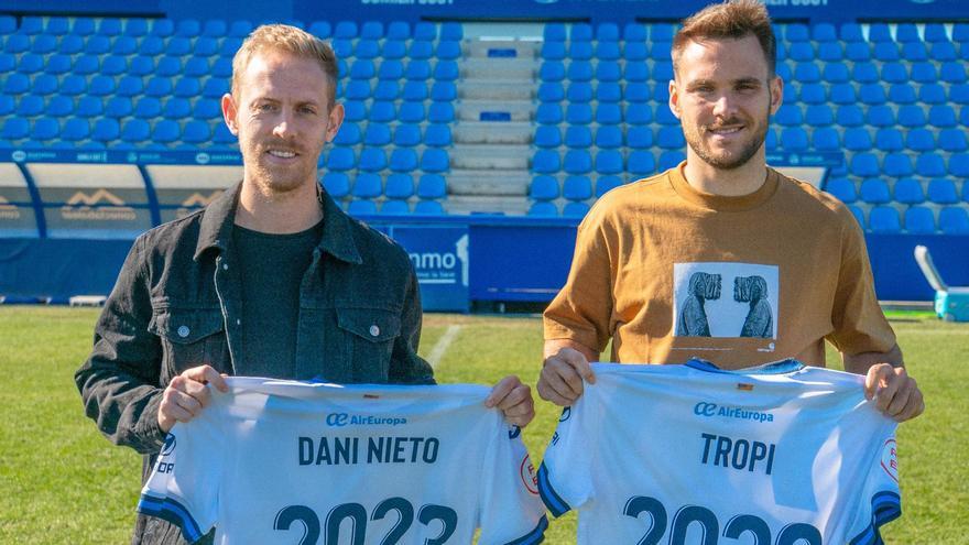 Dani Nieto y Tropi, en su presentación hoy como nuevos jugadores del Atlético Baleares