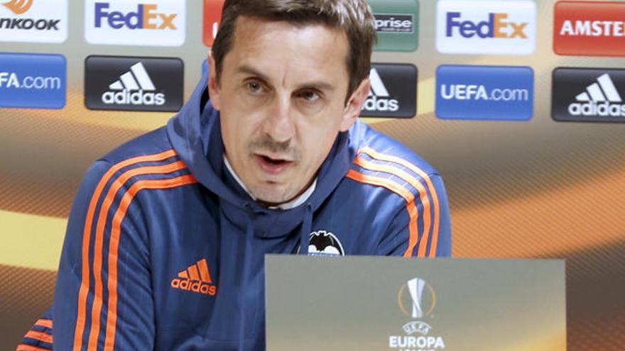 Gary Neville, en rueda de prensa.